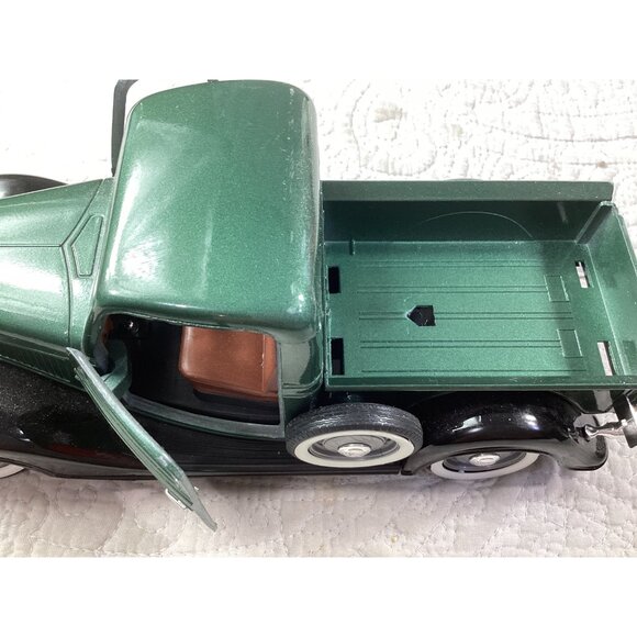 1930s Coca-Cola Diecast Collectible Ford Truck Model*Open Doors*Vintage Ad*EUC - Picture 5 of 9